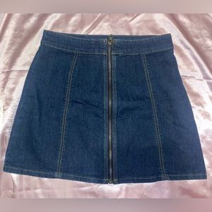 Forever 21 size M dark blue zip up skirt.